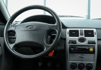 Подержанный автомобиль LADA (ВАЗ) Priora Sedan 2010 года (10 фото)