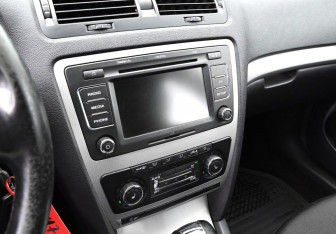Подержанный автомобиль Skoda Octavia Liftback 2011 года (10 фото)