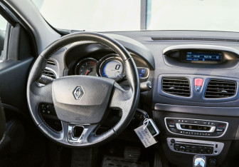 Подержанный автомобиль Renault Fluence 2014 года (15 фото)