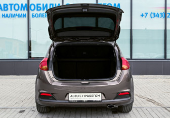 Подержанный автомобиль Kia Ceed Hatchback 2015 года (21 фото)