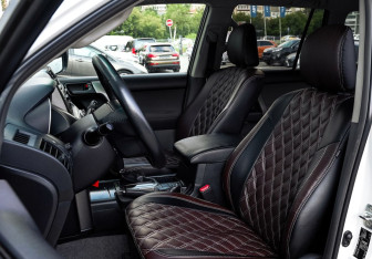 Подержанный автомобиль Toyota Land Cruiser Prado 2012 года (16 фото)