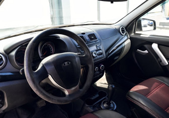 Подержанный автомобиль LADA (ВАЗ) Kalina Wagon 2017 года (13 фото)