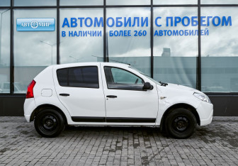 Подержанный автомобиль Renault Sandero 2011 года (6 фото)