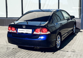 Подержанный автомобиль Honda Civic Sedan 2011 года (5 фото)