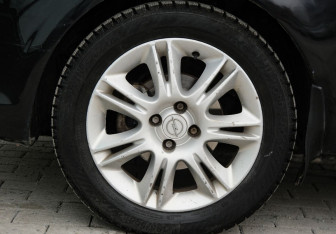 Подержанный автомобиль Opel Corsa 2008 года (20 фото)