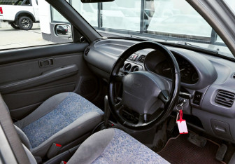 Подержанный автомобиль Nissan March Hatchback 1998 года (14 фото)