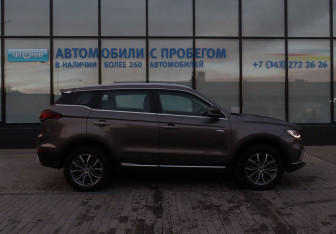 Подержанный автомобиль Geely Atlas Pro 2022 года (6 фото)