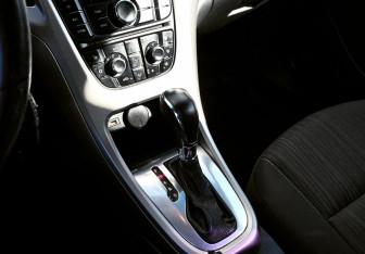 Подержанный автомобиль Opel Astra Hatchback 2012 года (10 фото)