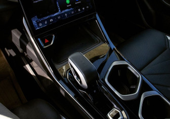 Подержанный автомобиль Geely Atlas 2024 года (11 фото)