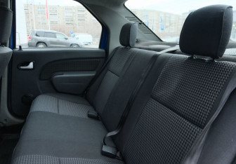 Подержанный автомобиль Renault Logan Sedan 2008 года (16 фото)