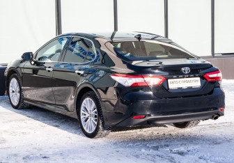 Подержанный автомобиль Toyota Camry Sedan 2018 года (3 фото)