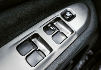 Подержанный автомобиль Mitsubishi Lancer Wagon 2006 года (13 фото)