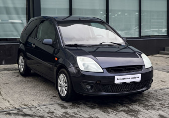 Подержанный автомобиль Ford Fiesta Hatchback 2007 года (7 фото)