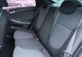 Подержанный автомобиль Hyundai Solaris Sedan 2011 года (17 фото)