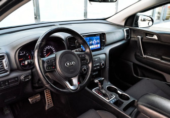 Подержанный автомобиль Kia Sportage 2016 года (17 фото)