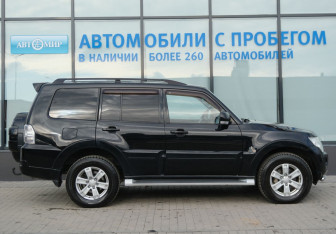 Подержанный автомобиль Mitsubishi Pajero 2013 года (6 фото)