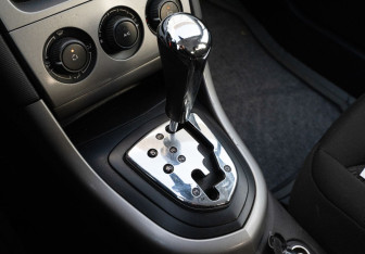 Подержанный автомобиль Peugeot 308 Hatchback 2012 года (14 фото)