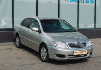 Подержанный автомобиль Toyota Corolla Sedan 2006 года (7 фото)