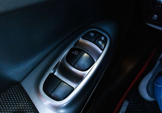 Подержанный автомобиль Nissan Juke 2012 года (11 фото)