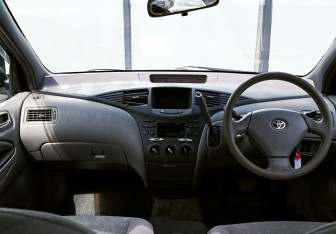 Подержанный автомобиль Toyota Prius Sedan 2001 года (15 фото)