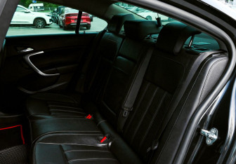 Подержанный автомобиль Opel Insignia Sedan 2013 года (16 фото)