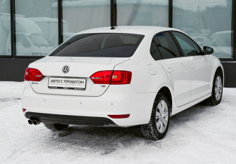 Подержанный автомобиль Volkswagen Jetta Sedan 2013 года (5 фото)