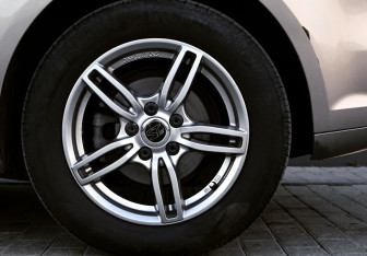 Подержанный автомобиль Volkswagen Touran 2012 года (21 фото)