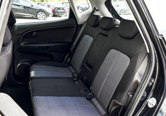 Подержанный автомобиль Kia Venga 2012 года (16 фото)