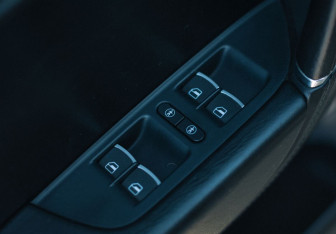 Подержанный автомобиль Volkswagen Touareg 2011 года (13 фото)