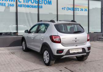 Подержанный автомобиль Renault Sandero 2016 года (3 фото)
