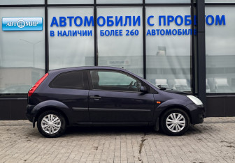 Подержанный автомобиль Ford Fiesta Hatchback 2007 года (6 фото)
