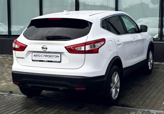 Подержанный автомобиль Nissan Qashqai 2017 года (5 фото)