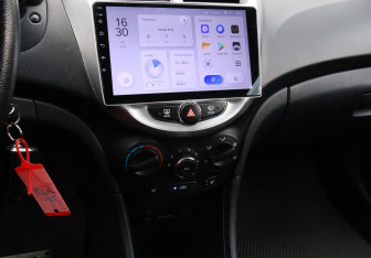 Подержанный автомобиль Hyundai Solaris Sedan 2012 года (11 фото)