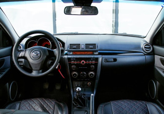 Подержанный автомобиль Mazda 3 Hatchback 2007 года (17 фото)