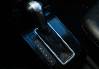 Подержанный автомобиль Opel Astra Sedan 2011 года (13 фото)