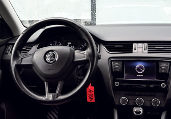 Подержанный автомобиль Skoda Octavia Liftback 2017 года (17 фото)