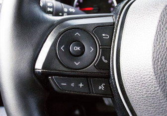 Подержанный автомобиль Toyota RAV4 2020 года (14 фото)