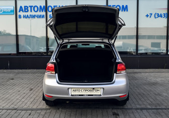 Подержанный автомобиль Volkswagen Golf Hatchback 2012 года (18 фото)