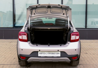 Подержанный автомобиль Renault Logan Sedan 2019 года (18 фото)