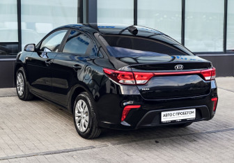 Подержанный автомобиль Kia Rio Sedan 2017 года (3 фото)