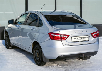 Подержанный автомобиль LADA (ВАЗ) Vesta Sedan 2016 года (3 фото)
