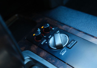 Подержанный автомобиль Toyota Land Cruiser Suv 2011 года (16 фото)