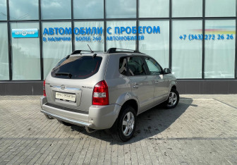 Подержанный автомобиль Hyundai Tucson 2008 года (5 фото)