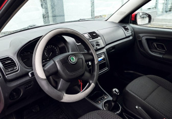 Подержанный автомобиль Skoda Fabia Hatchback 2010 года (13 фото)