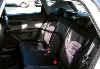 Подержанный автомобиль SEAT Leon Hatchback 2013 года (15 фото)
