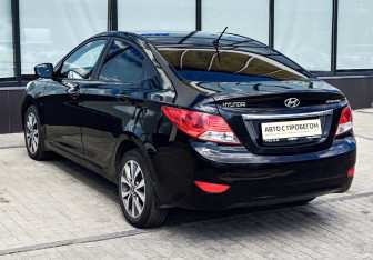 Подержанный автомобиль Hyundai Solaris Sedan 2013 года (3 фото)