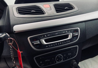 Подержанный автомобиль Renault Megane Hatchback 2011 года (12 фото)