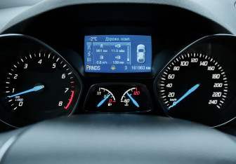 Подержанный автомобиль Ford Kuga 2014 года (15 фото)