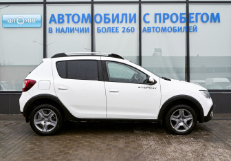 Подержанный автомобиль Renault Sandero 2021 года (6 фото)
