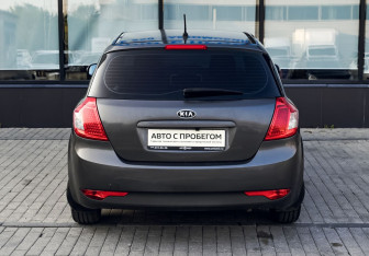 Подержанный автомобиль Kia Ceed Hatchback 2010 года (4 фото)